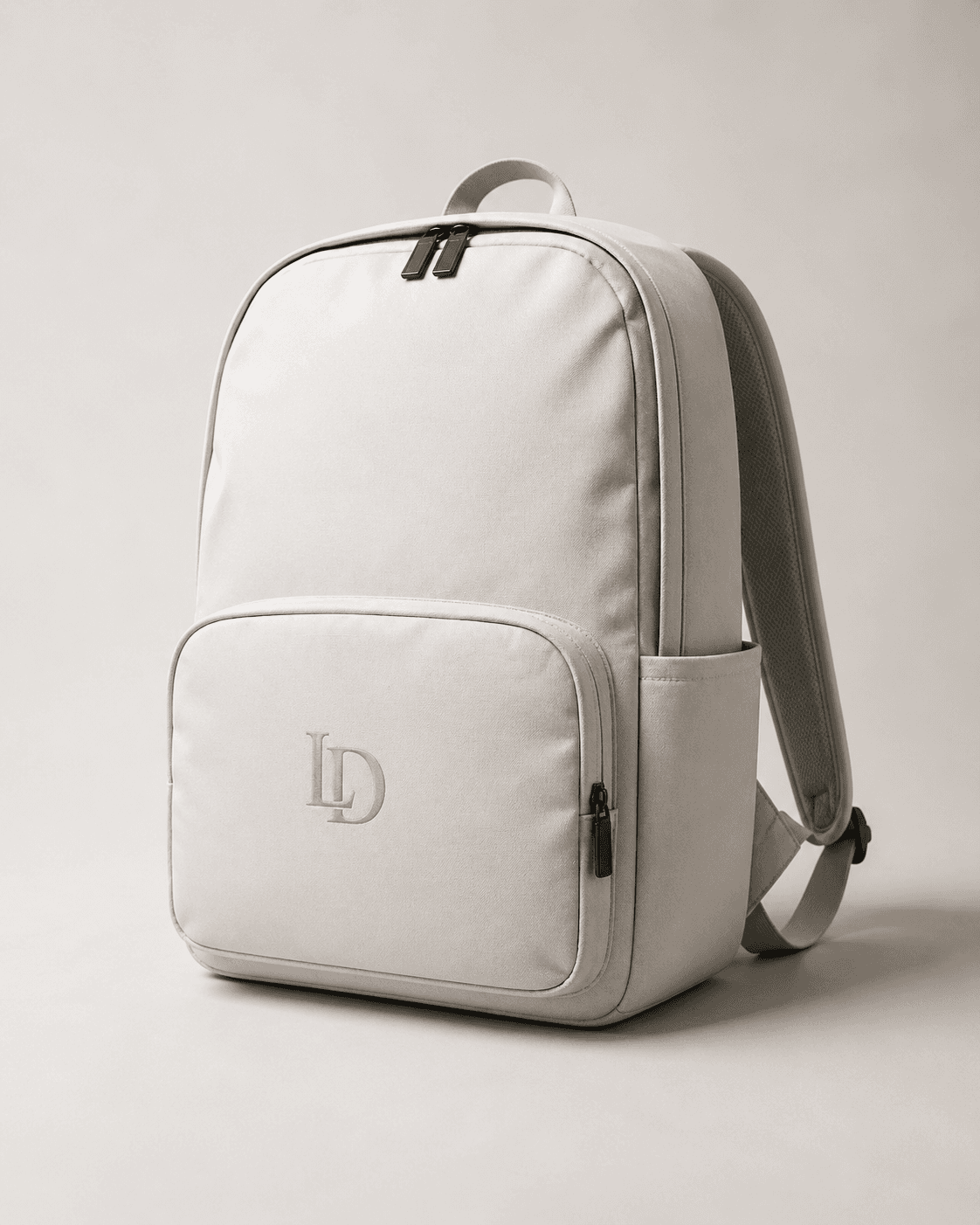 Mochila Leo Duarte Music blanca con logo LD dorado